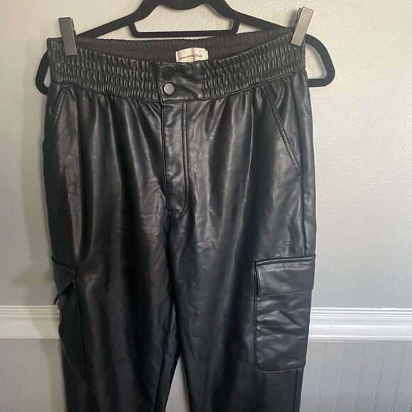 Abercrombie & Fitch Faux Leather Cargo Pants Black Women's Size Medium - Picture 4 of 12
